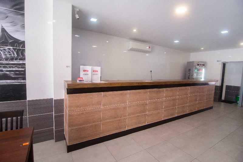Oyo 836 Mandurah Room & Cafe Kuching Exterior foto