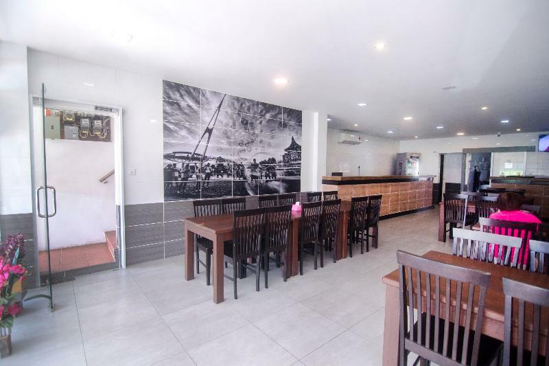 Oyo 836 Mandurah Room & Cafe Kuching Exterior foto