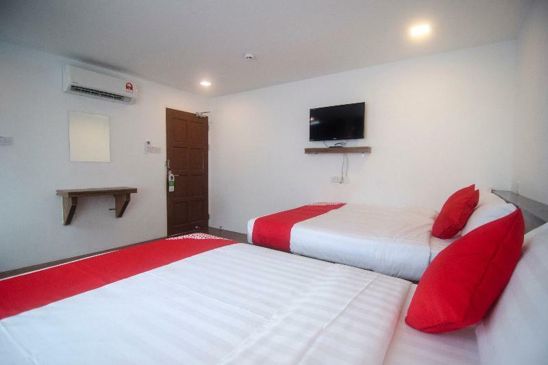 Oyo 836 Mandurah Room & Cafe Kuching Exterior foto