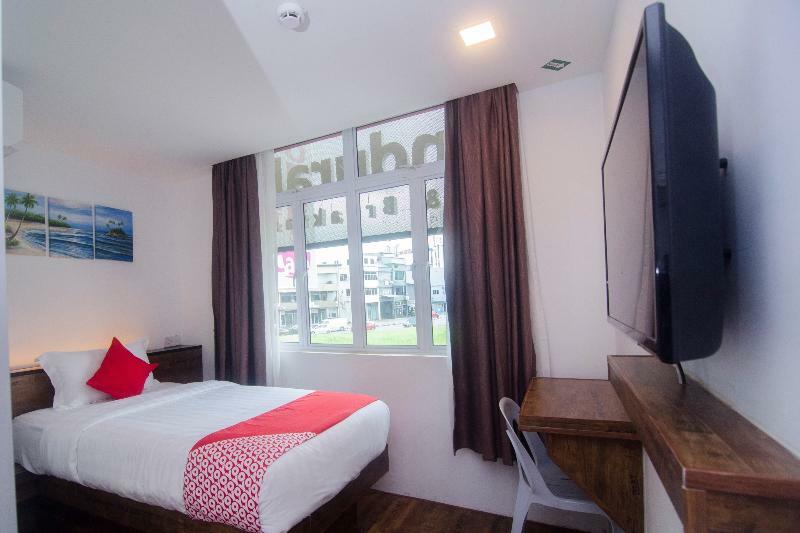 Oyo 836 Mandurah Room & Cafe Kuching Exterior foto