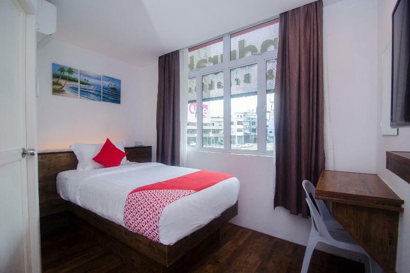 Oyo 836 Mandurah Room & Cafe Kuching Exterior foto