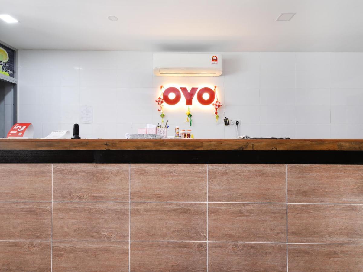 Oyo 836 Mandurah Room & Cafe Kuching Exterior foto