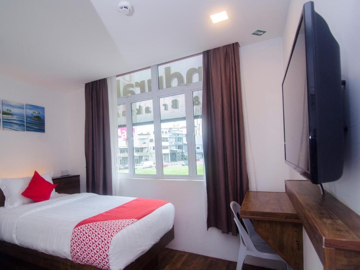 Oyo 836 Mandurah Room & Cafe Kuching Exterior foto