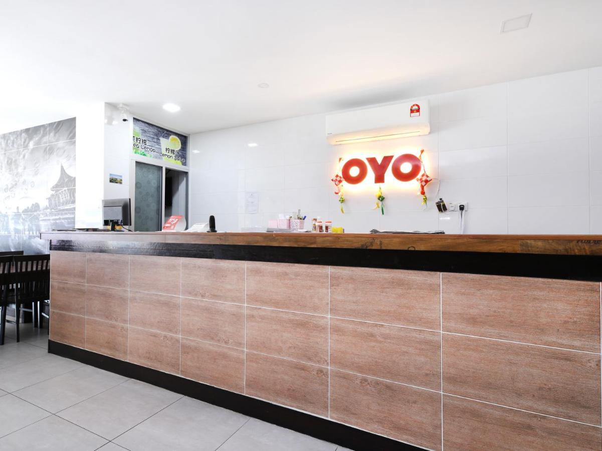 Oyo 836 Mandurah Room & Cafe Kuching Exterior foto